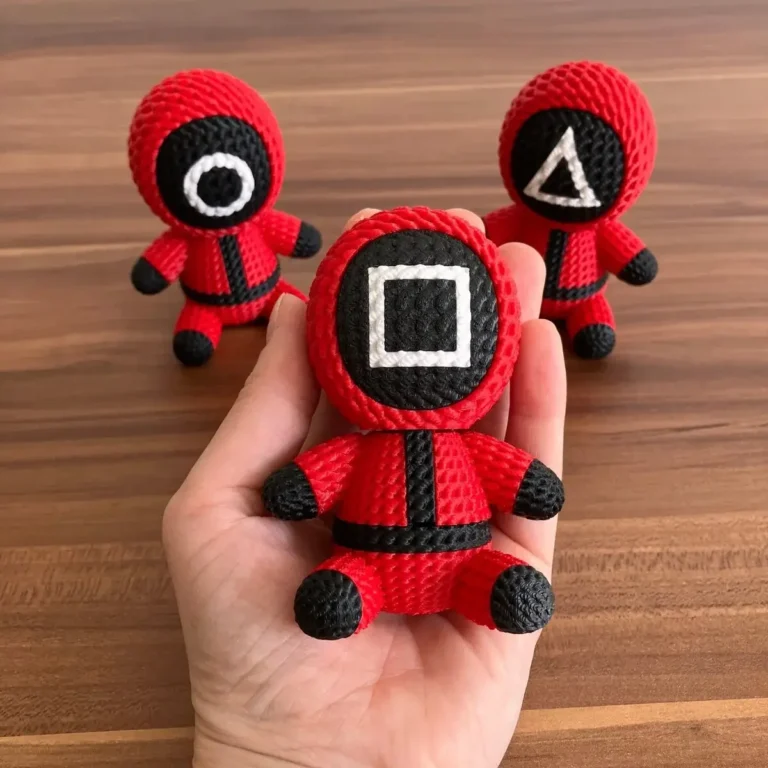 Knitted-Squid-Game-Figure